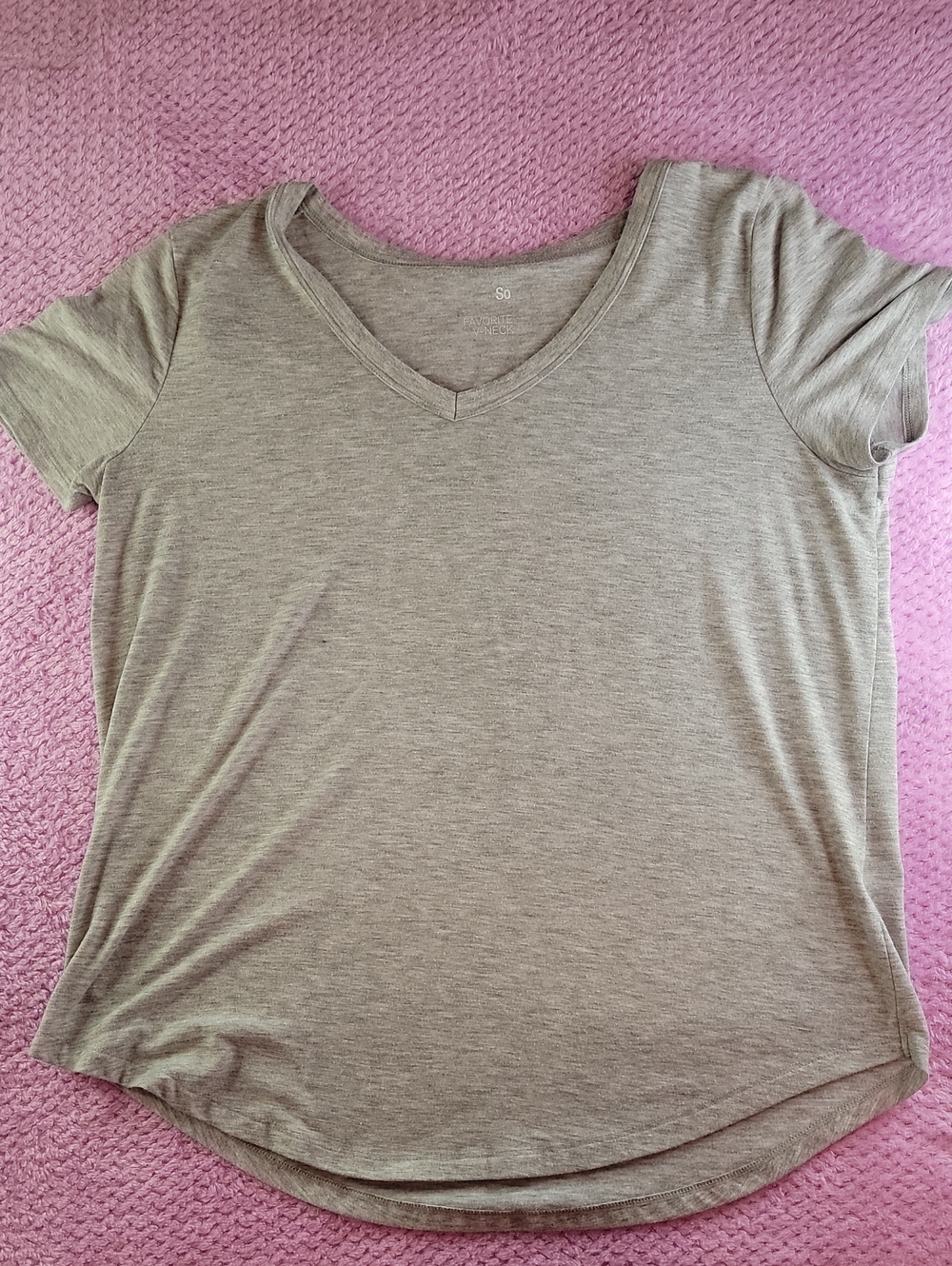 SO Women's V-Neck Short Sleeve Tee - Light Gray